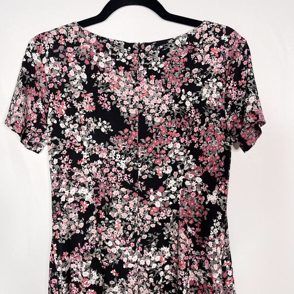 Roz & Ali 8 Black Pink Floral Fit and Flare Pleated Dress Short Sleeve Pockets - Picture 7 of 11